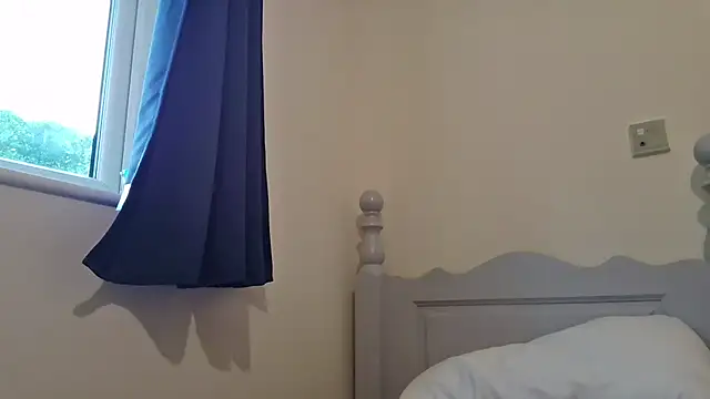 BobtailFormal online show from May 26, 7:46 pm