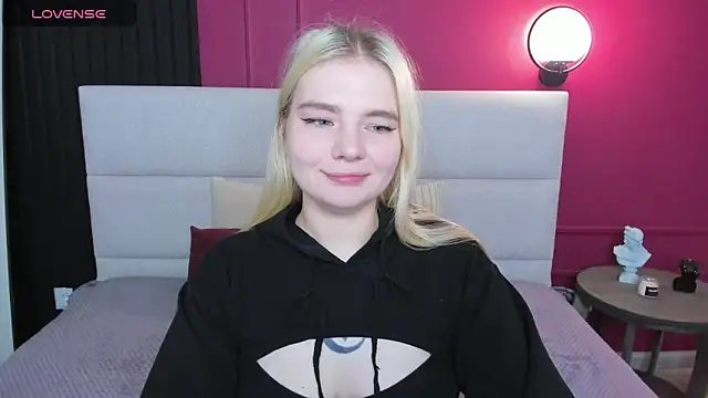 RuthBryant online show from November 17, 1:39 am