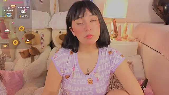 Snapshot of MeganAdamms chatting on October 22, 11:48 am MeganAdamms online show from October 22, 11:48 am