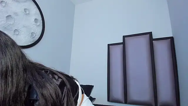 Snapshot of Lucy-23 chatting on October 24, 4:41 am Lucy-23 online show from October 24, 4:41 am