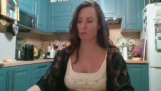 ALICAINWONDERLAND online show from November 26, 5:25 pm