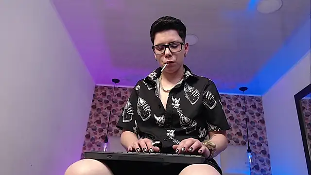 SpencerMontgomery online show from September 25, 9:45 pm