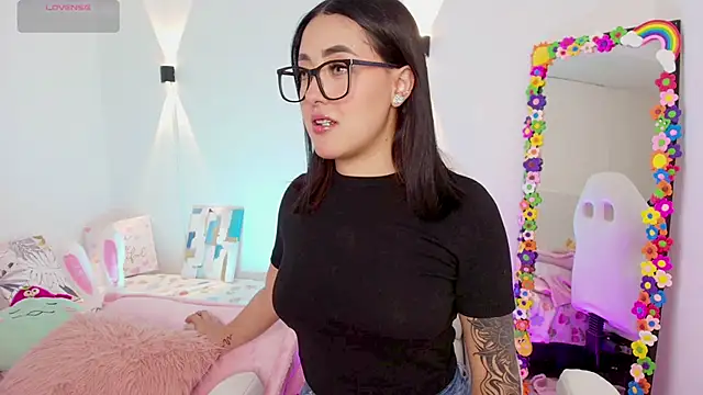 justonecute online show from October 2, 10:48 pm