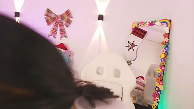 justonecute online show from December 4, 4:04 am