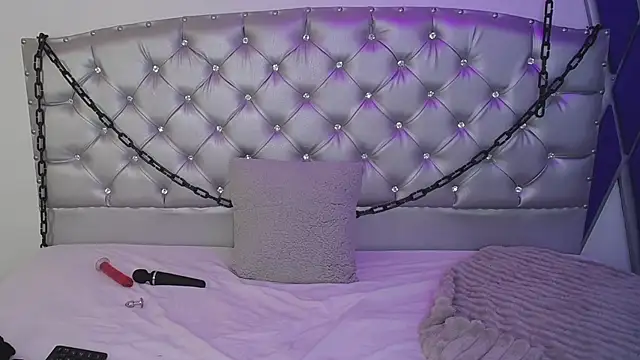 Snapshot of _SPECTRA chatting on September 18, 1:53 pm  SPECTRA online show from September 18, 1:53 pm