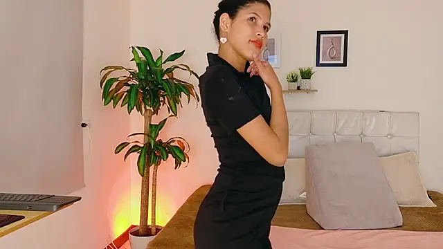 Karolpetite  online show from September 14, 9:45 pm