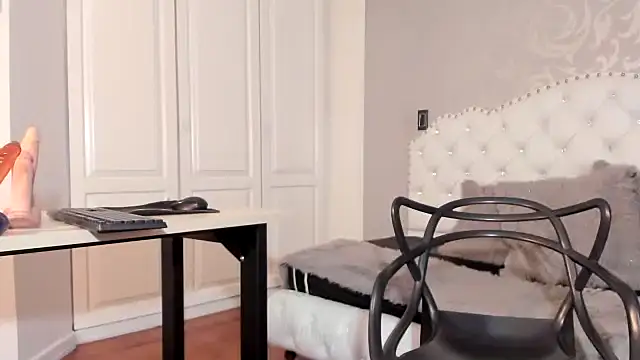 LilithCalderon  online show from October 30, 9:05 pm