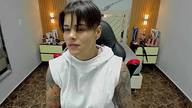 KAROLLJONES1 online show from November 5, 7:30 pm