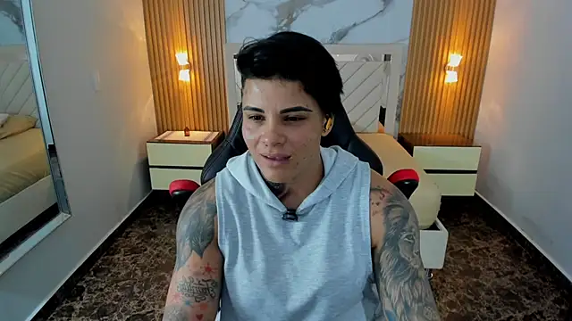 KAROLLJONES1 online show from May 28, 7:12 pm