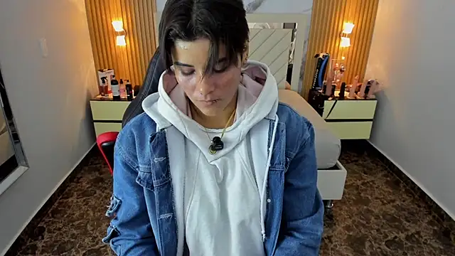 KAROLLJONES1 online show from November 28, 7:50 pm