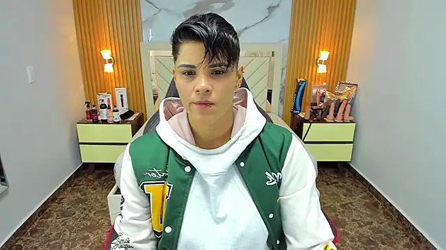 KAROLLJONES1 online show from October 3, 3:00 am