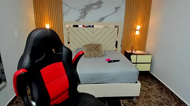 KAROLLJONES1 online show from March 31, 7:36 pm