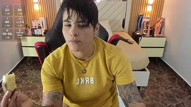 KAROLLJONES1 online show from September 20, 3:05 am