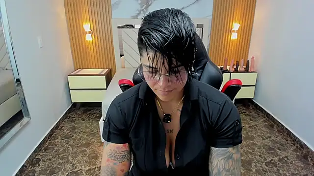 KAROLLJONES1 online show from April 16, 8:08 pm