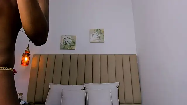 Mistt Mia online show from March 30, 7:35 pm