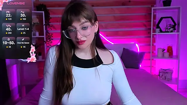 Emily Tylerr online show from October 3, 8:08 am