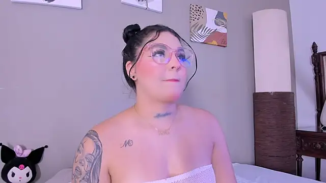 melody blossom  online show from October 17, 8:45 pm