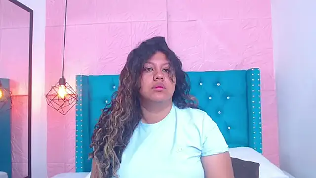 Snapshot of CloeStron chatting on October 2, 10:20 am CloeStron online show from October 2, 10:20 am