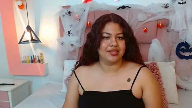 Snapshot of CloeStron chatting on October 25, 6:59 pm CloeStron online show from October 25, 6:59 pm