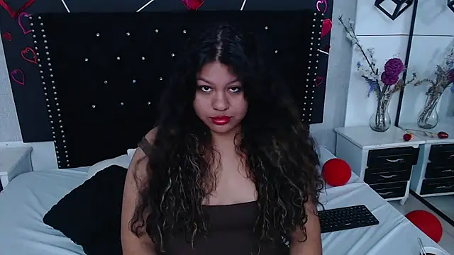 Snapshot of CloeStron chatting on September 29, 12:32 pm CloeStron online show from September 29, 12:32 pm