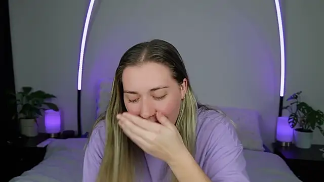 louiseberkeley online show from October 8, 12:09 pm