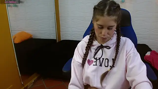 karlarousex online show from September 26, 3:37 am