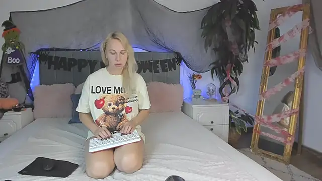 Snapshot of MargoStars chatting on October 28, 7:41 pm MargoStars online show from October 28, 7:41 pm