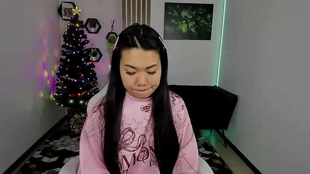 LunaPurrr online show from January 6, 11:30 pm