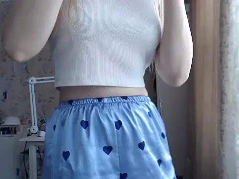 LollaxBunny online show from March 8, 8:40 am