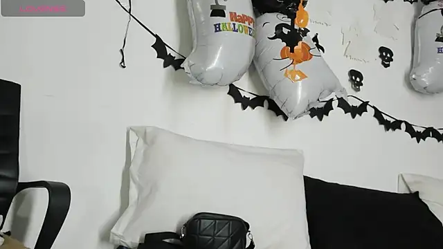 Snapshot of ScarlettVell chatting on October 4, 8:02 pm ScarlettVell online show from October 4, 8:02 pm