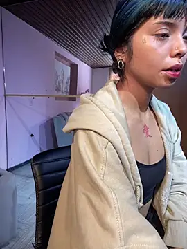 ZoeRaven Pink online show from October 28, 1:39 pm