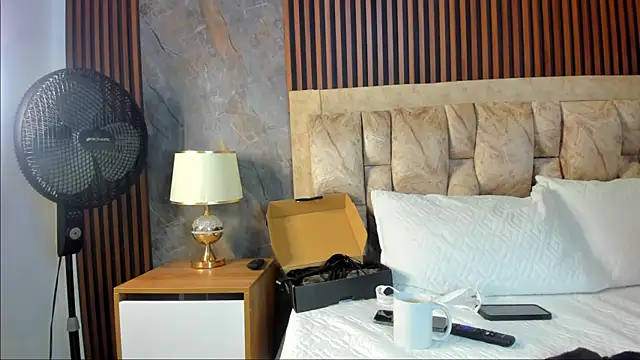 Snapshot of linda_cabal chatting on October 23, 10:49 pm linda cabal online show from October 23, 10:49 pm