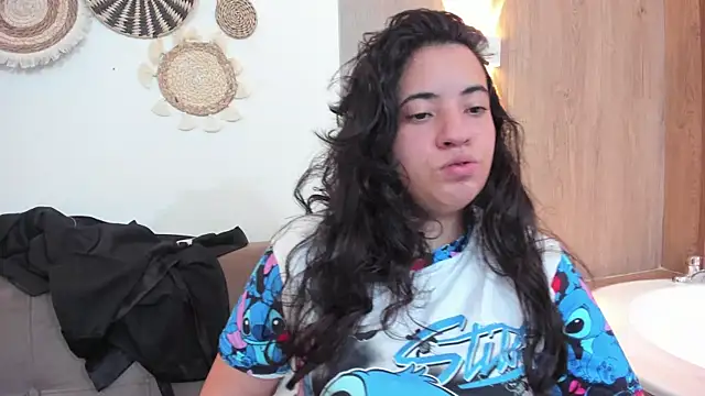 Nicol Chang online show from February 24, 8:51 pm