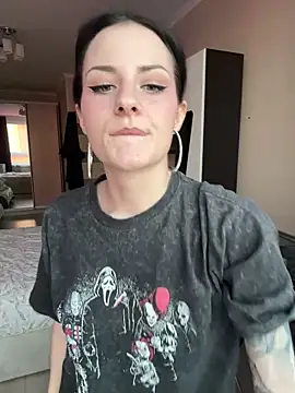 bigJuicyPussy online show from May 24, 1:37 am