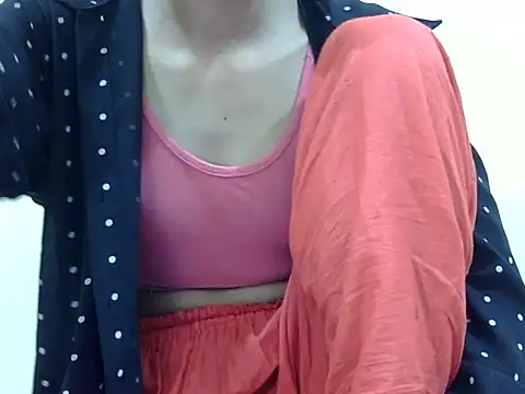 smallcuute online show from November 28, 6:16 am