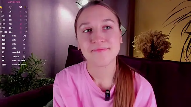 Snapshot of NanaMertins chatting on October 23, 1:11 am NanaMertins online show from October 23, 1:11 am