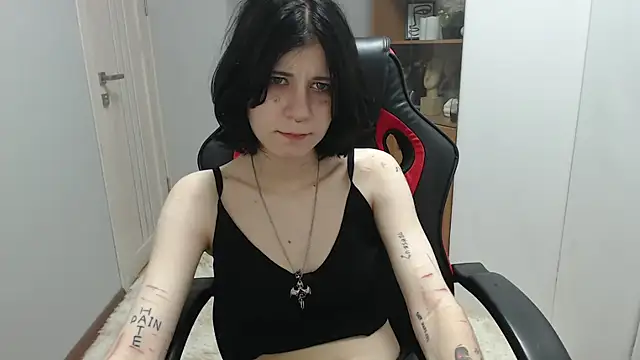 TinaQuiin online show from September 19, 8:02 am