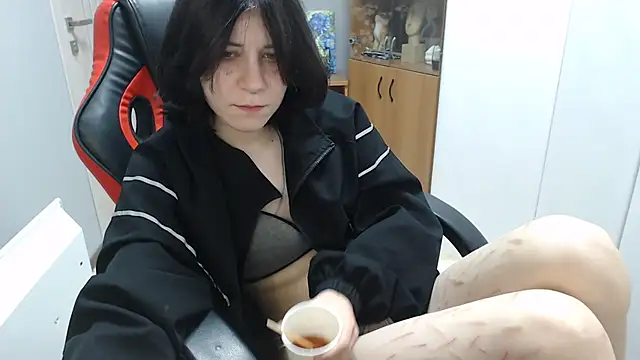 TinaQuiin online show from September 28, 8:30 am