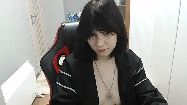 TinaQuiin online show from December 17, 8:51 am