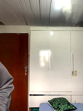 Crisschiavo online show from October 20, 1:47 pm