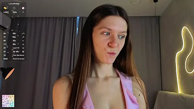 Snapshot of MinaMancilla chatting on October 5, 4:28 am MinaMancilla online show from October 5, 4:28 am