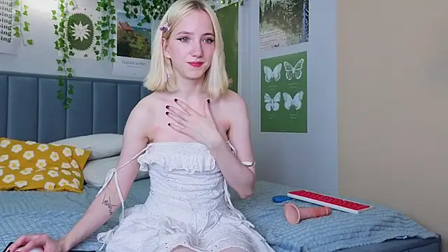 EmmaNovak online show from October 5, 1:05 pm