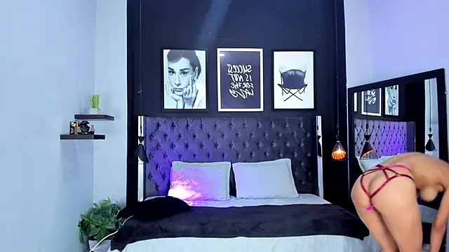 Snapshot of kitty_collins_ chatting on September 9, 1:44 pm kitty collins online show from September 9, 1:44 pm