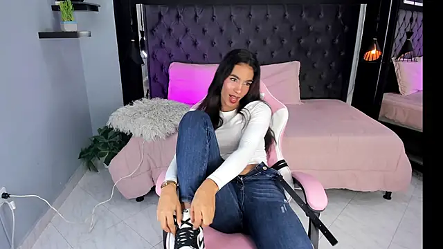 Snapshot of kitty_collins_ chatting on September 15, 11:29 am kitty collins online show from September 15, 11:29 am