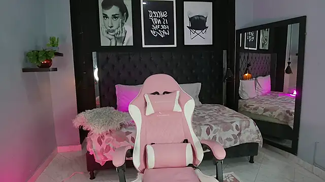 Snapshot of kitty_collins_ chatting on October 27, 11:39 am kitty collins online show from October 27, 11:39 am