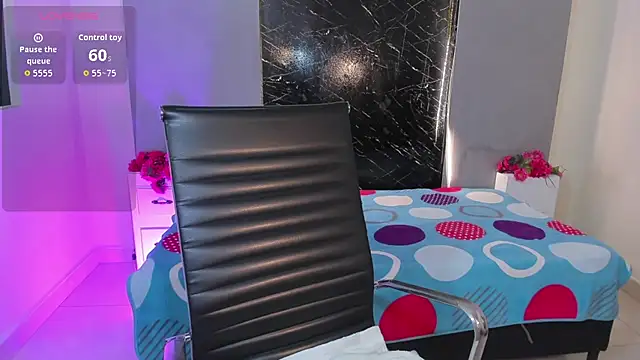 Snapshot of Hannacooper3 chatting on September 30, 8:13 pm Hannacooper3 online show from September 30, 8:13 pm