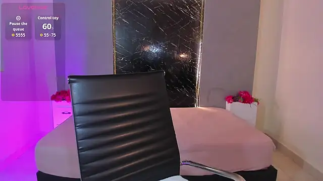 Snapshot of Hannacooper3 chatting on October 6, 8:13 pm Hannacooper3 online show from October 6, 8:13 pm