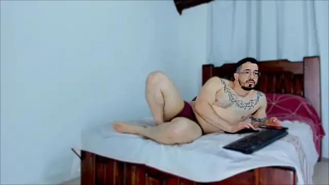 Snapshot of Hunter_Hoott chatting on September 20, 9:24 pm Hunter Hoott online show from September 20, 9:24 pm