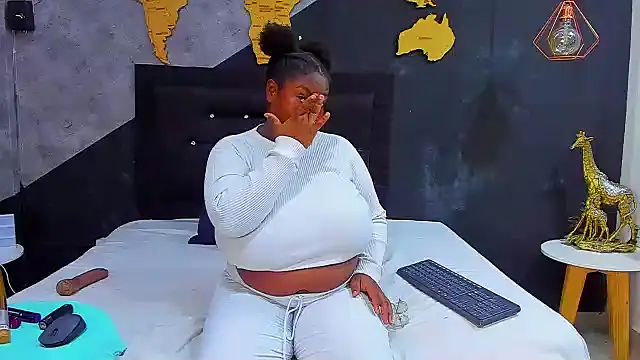 Snapshot of Maiam__Rossi chatting on October 18, 12:30 pm Maiam Rossi online show from October 18, 12:30 pm