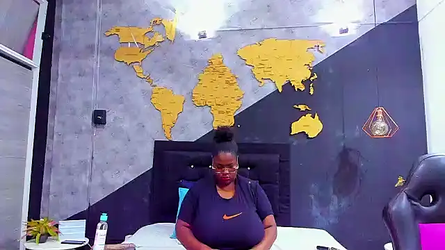 Snapshot of Maiam__Rossi chatting on October 15, 12:52 pm Maiam Rossi online show from October 15, 12:52 pm